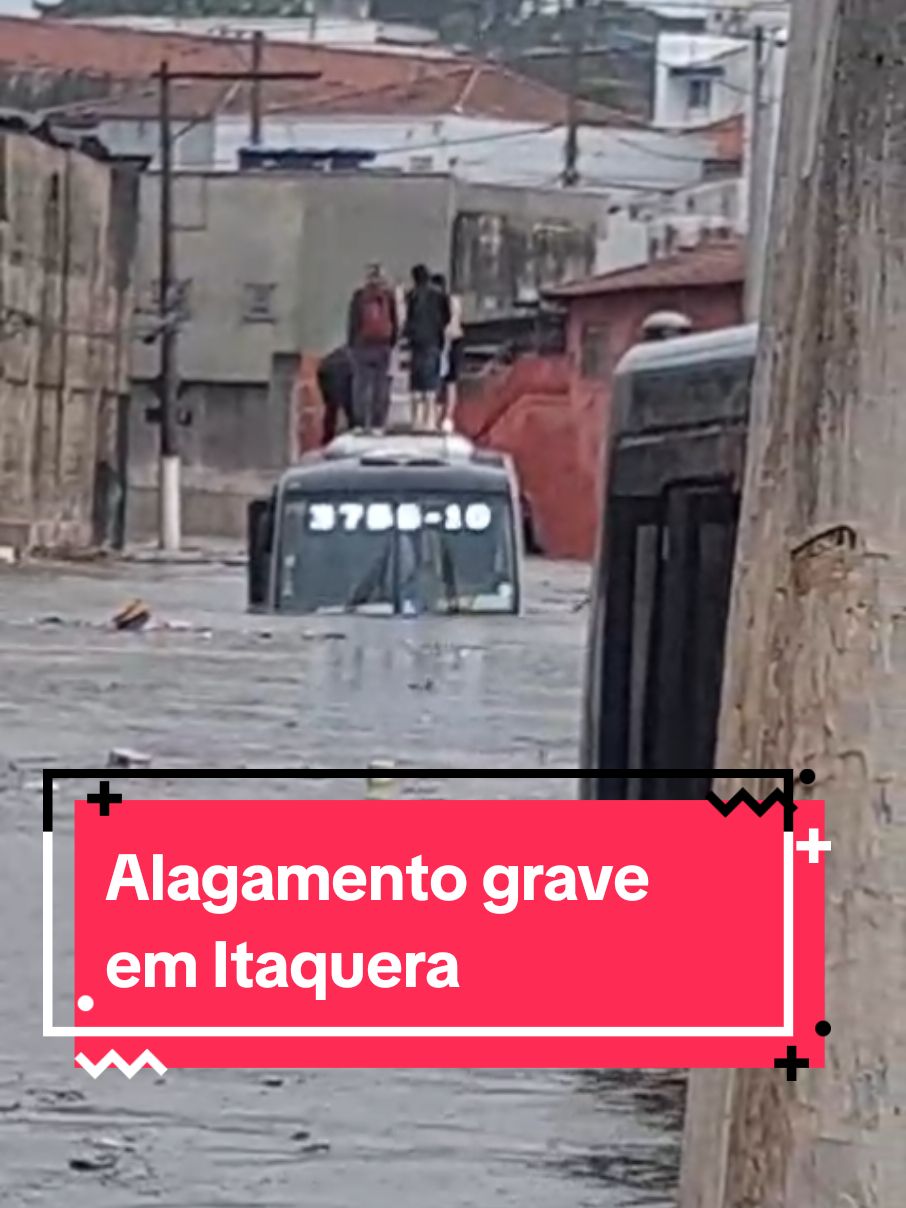 Enchente grande em Itaquera zona-leste  #saopaulo#chuva#alagamento#zonaleste