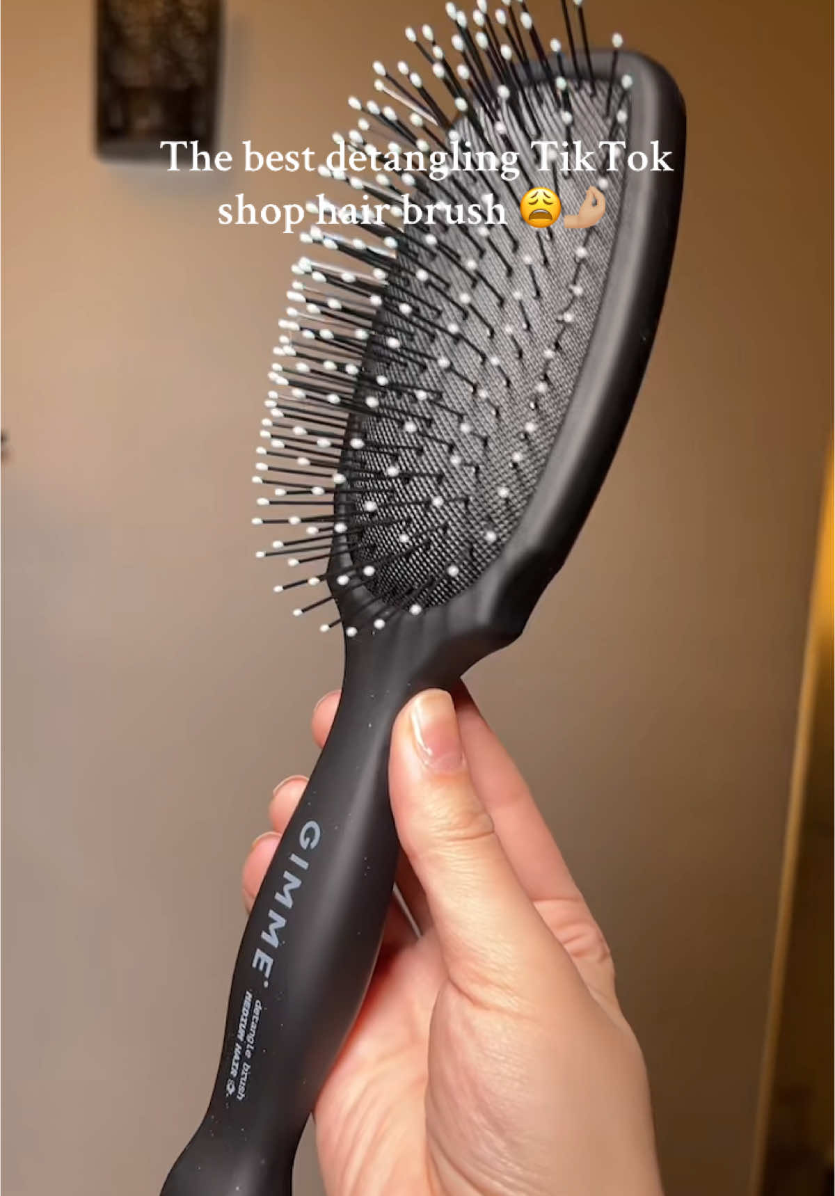 The hair brush that every girl needs 😩#creatorsearchinsights #fypシ #hairbrush #detangler #hair #viral #winterfinds #haul #hairtutorial #tiktokshopholidayhaul #viral #TikTokShop #obsessedwithit #beauty 