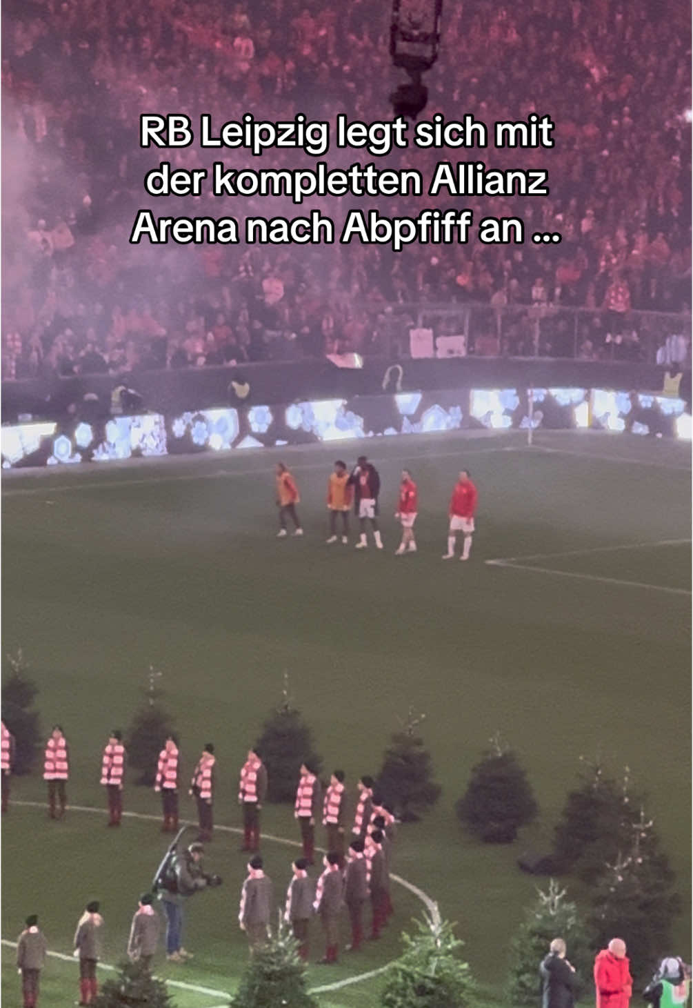 Sprints ziehen während Schweigeminute vorbereitet wird. Unglückliches Timing. #FCBayern #RBLeipzig #Magdeburg #FCB #Muenchen 