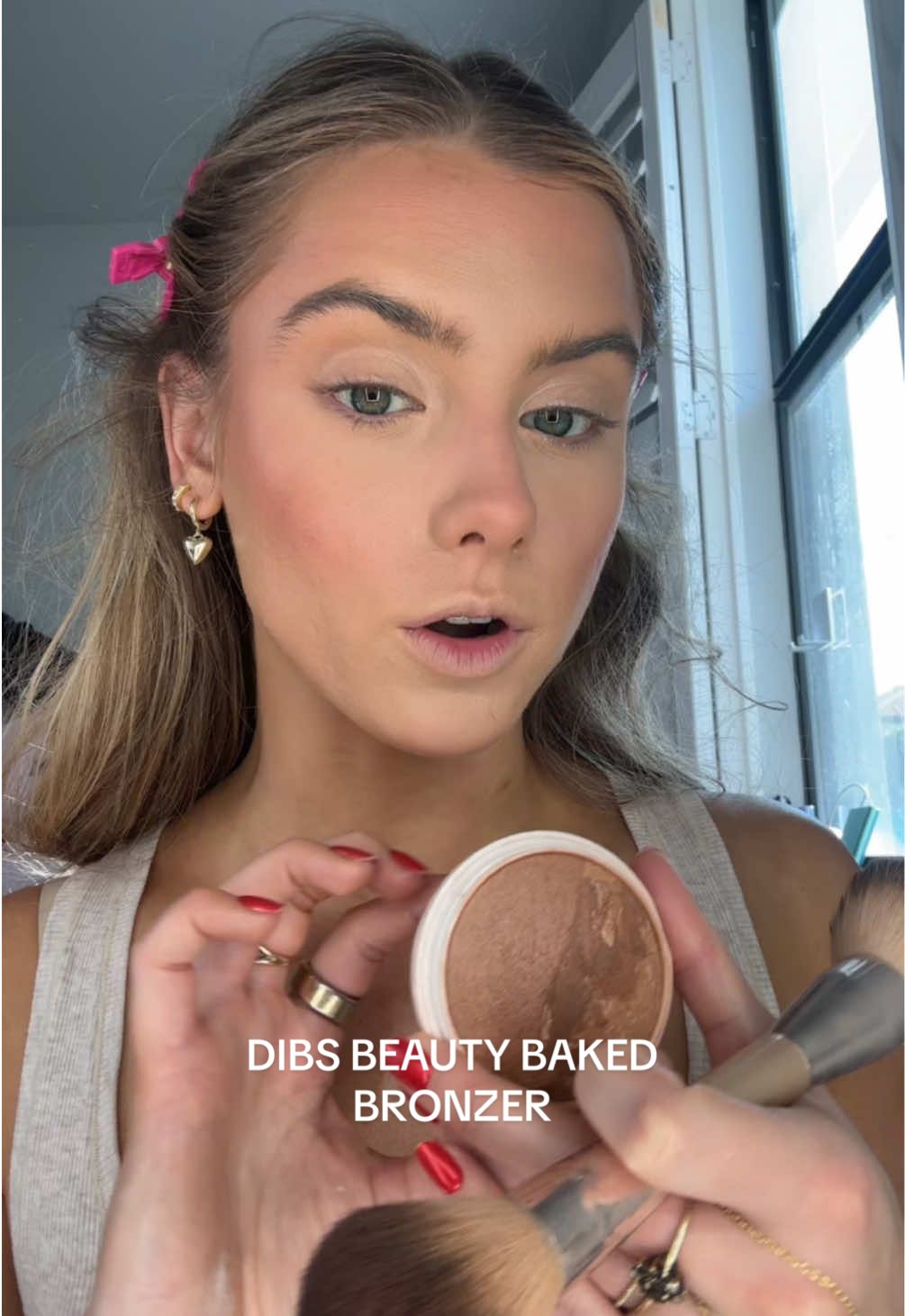 the dibs beauty baked bronzer in shade spiced chai 🤎 it has the prettiest blurred glow to the skin that gives the skin a filtered glow finish that no other bronzer can recreate. @DIBSBEAUTY  #duetbakedbronzer #bakedbronzer #dibsbeautystatusstick #dibsbeautytutorial #dibsbeauty #dibsbeautyreview #dibsbeautybronzer #acnesafemakeup #bronzer #bronzertutorial #bronzertips #bronzerhack #fyp #contour #contourtutorial #contouringhacks #nosecontourtutorial #nosecontour #nosecontourhack #bronzereyeshadowlook #powderbronzer #makeup #grwm dibs beauty, dibs beauty baked bronzer, powder bronzer, baked bronzers #newyearnewaura #tiktokshopcreatorpicks #tiktokshopyearendsale #winterfinds 