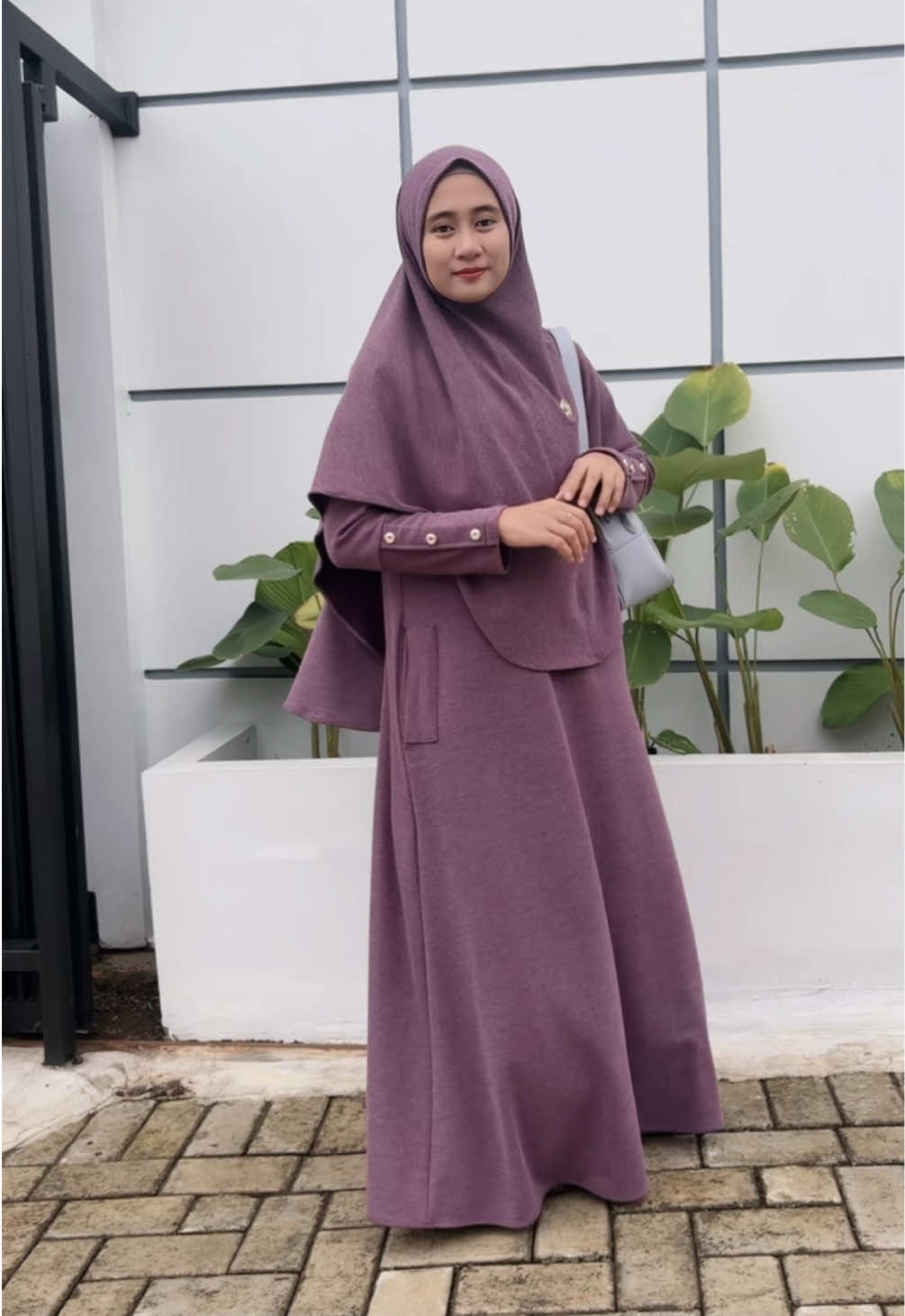 Gamis soraya warna burgundi nya wajib punya nih bun #gamis #gamisethijab #gamisknit #gamissyari #gamisdewasa 