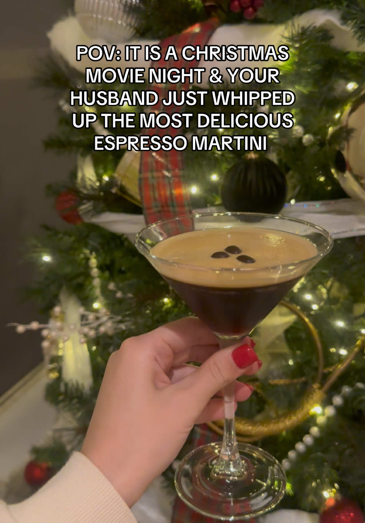 Christmas lights & espresso martinis🎄✨ #dayinmylife #espressomartini #christmas #Home #datenight 