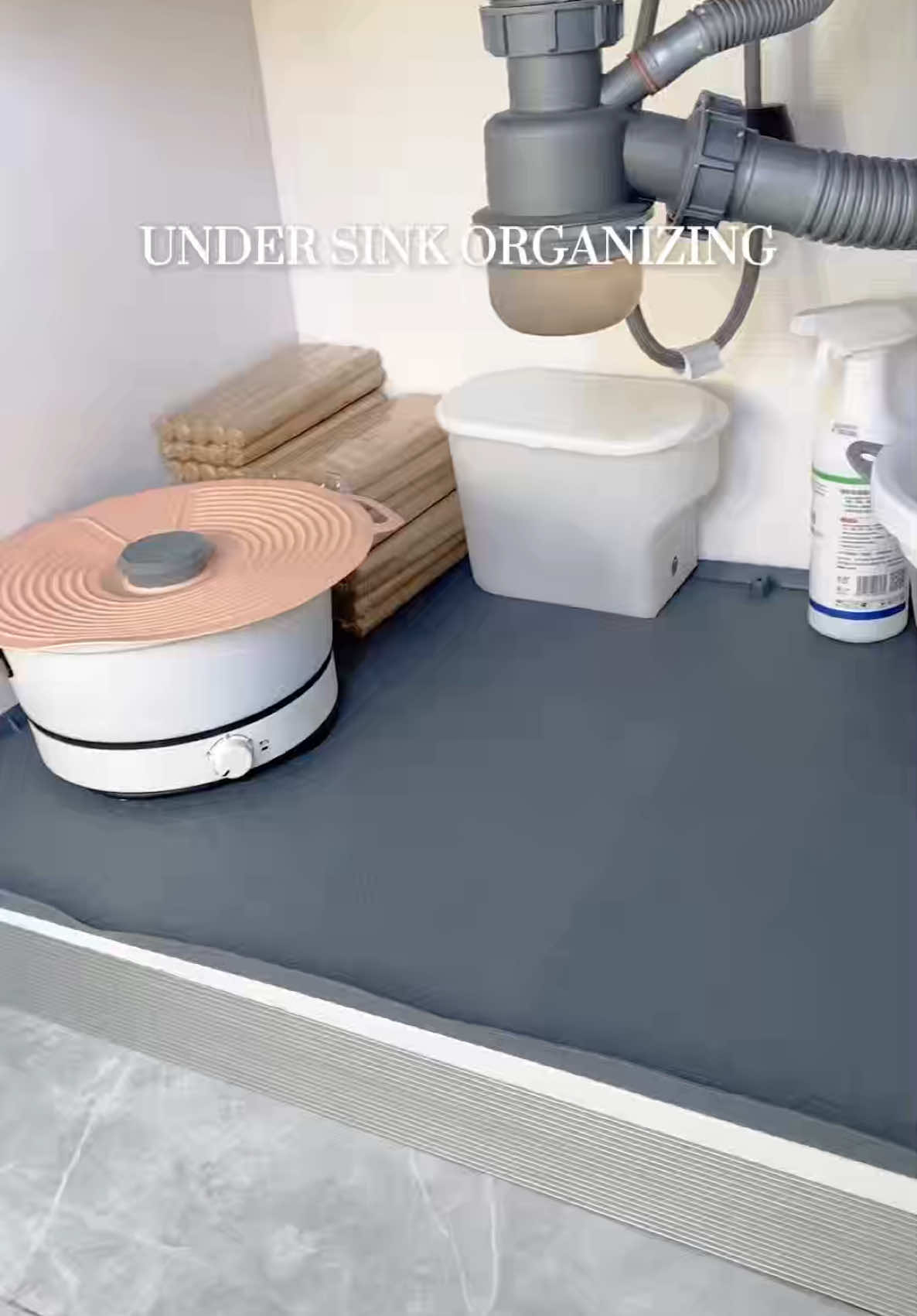 Guys don’t hesitate to get a protection for your under sink cabinet 👇🖤#foryou #fyp #foryoupage #shopvideocarnival #tiktokshopyearendsale #homedecor #siliconemat #kitchenware #kitchenorganization #undersinkorganization #bathroomcleaning 