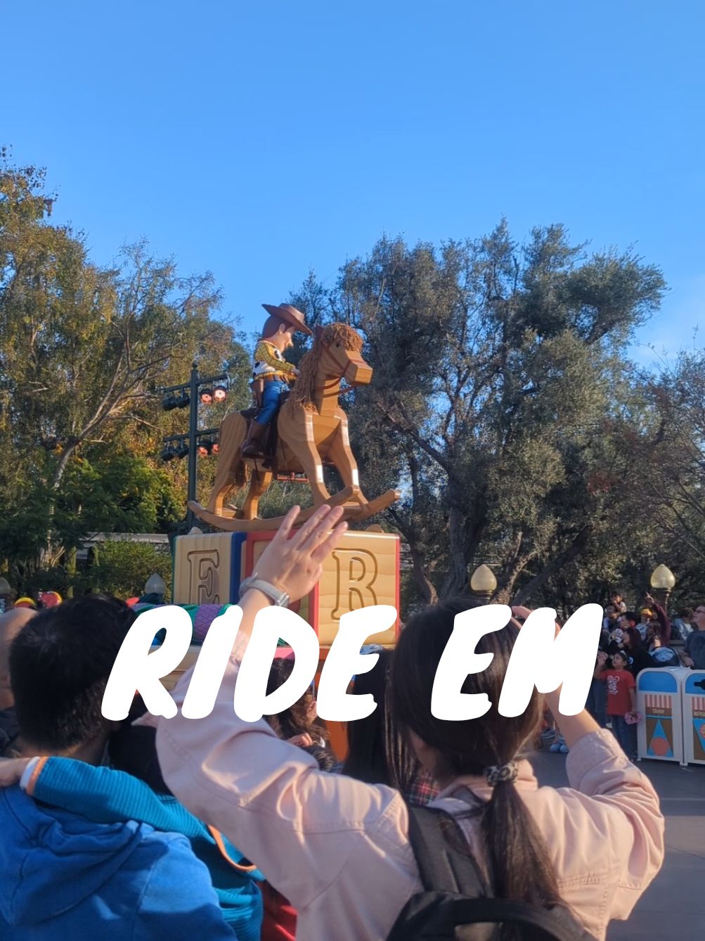 that's enough sauce! 😂 #woodytoystory #disneylandparade #disneylandresort 