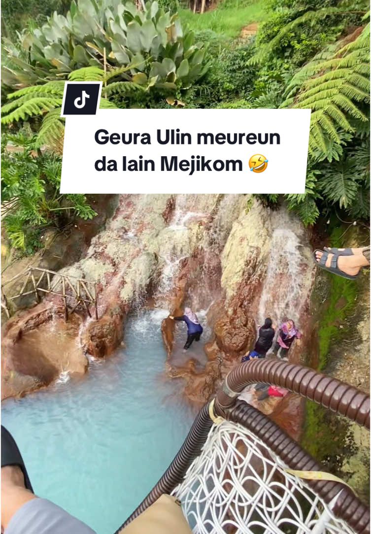 hiling heula meureunnnn😆😆 📌Info Wisata: 📍Alamat: Curug Cipanas Nagrak, Lembang, Bandung Barat. Jawa Barat. ⏰Operasional 24 jam nonstop ➡️ Harga Tiket Masuk Wisata Biasa: •HTM Pagi 30rb •HTM Malam 35rb (berlaku pada pukul 17.00-5.00 WIB) ➡️ Harga Tiket Masuk Menginap: •HTM 35rb*promo (mulai pukul 15.00-11.00/09.00 WIB) & (belum termasuk tenda dll.) 📎Note Tiket Masuk Wisata: •Tiket Masuk <FREE berendam di seluruh kolam> •Anak dengan tinggi badan di bawah 1 meter <gratis> •Rombongan mulai dari 50 orang ke atas <potongan 10%> ✨Wahana Baru “SKY VIEW” Tarifnya RP30.000/org✨ [BOOKING CAMPING] ➡️ Melalui DM atau  Hubungi admin Curug Cipanas WA 082126140278 yang mau cek pricelistnya dulu, boleh DM aja ya😉 #wisataairterjun #wisatamurahbandung #wisataalambandung #permandianairpanas #curugcipanasnagrak #explorebandung #wisataairterjun #camping #healing #healingtrip #solotrip #travelingtheworld #camp #campingindonesia #familycamp #couplecamping #campingactivities #wisatajawabarat #berendam #onsen #glamping #glampinglife #glampingmurah #glampingbandung #destinasi #destinasiwisataindonesia 