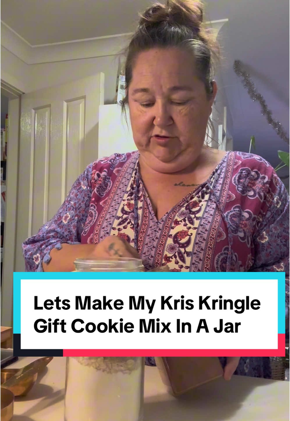 Lets make my kris kringle gift a cookie mix in a jar #kriskringlecheap #$30gift #cookbook #cookiemixjar #masonjarcookiegift #masonjarchristmasgift #cookiejar #fyp #giftacookiemixinjar 