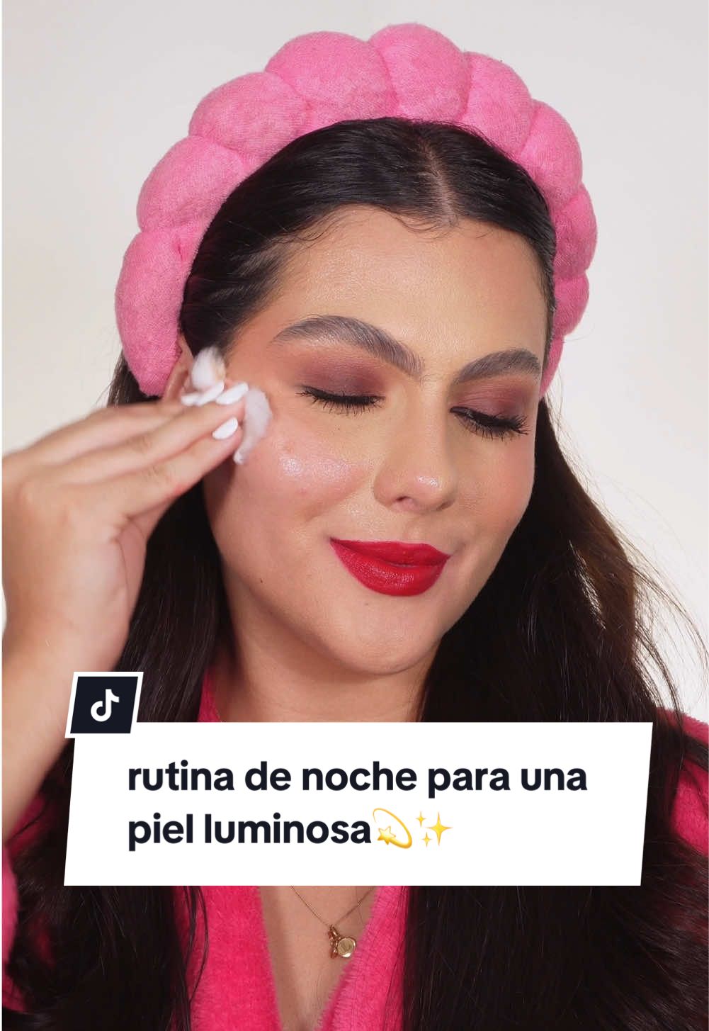 la rutina de @luciatobondc_ es perfecta para lograr una piel luminosa y radiante🧖🏻‍♀️🫧 te dejamos los productos que utilizó: 🤍Desmaquillador Bifásico Skin First 🤍Limpiadora Facial en Gel Hello Age Prevent 🤍Hidratante facial en Crema Hello Age Prevent 🤍Mascarilla Facial Hidratante Nocturna  #cyzone #cyzonelover #SkinCare #skinfirstcyzone  #getunreadywithme #skincareroutine #rutinadelapiel #rutinafacial #rutinadenoche #piel #pielbonita #pielsana