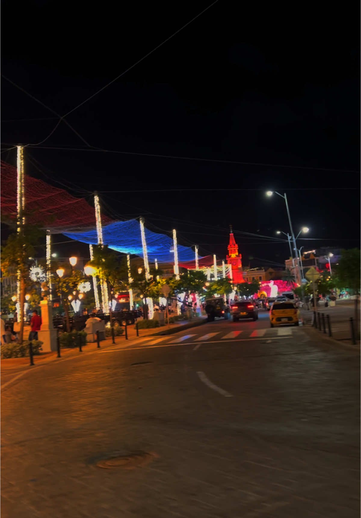 Simplemente Cartagena! #cartagena #navidad #fyp #luces #lucesnavideñas #centrohistorico #colombia #turismo #turismocolombia #viernes #salsa #salseros #musica #yiyosarante 