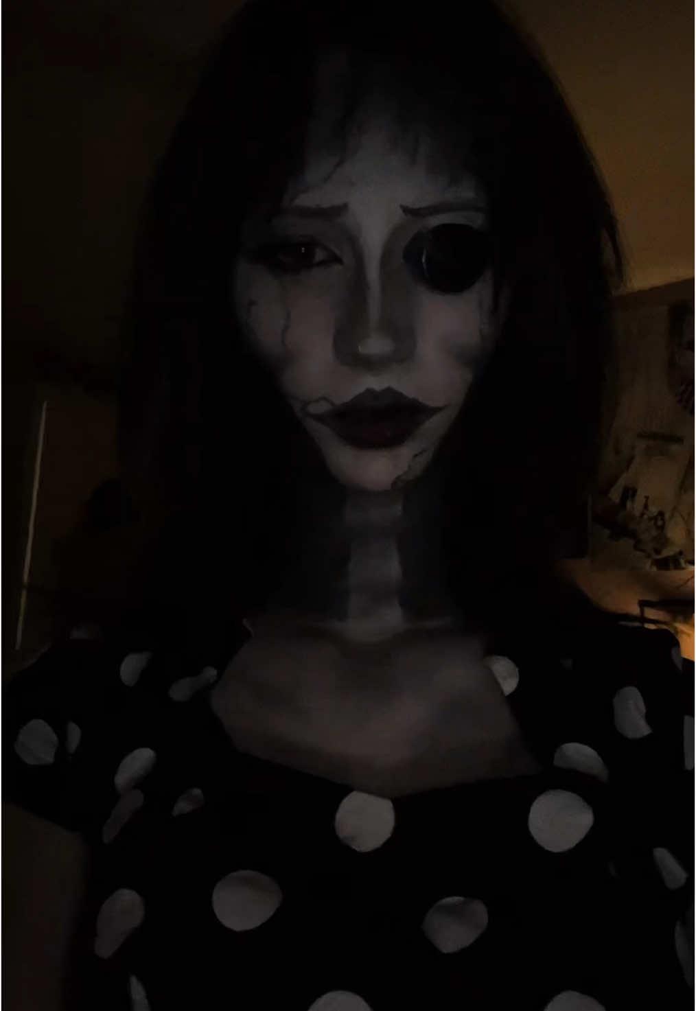 i’m so sick rn ignore my fugly MOUTH BREATHING also FAKE BODY IT IS A SPORTS TOP GRRR #coraline #othermother #laikastudios #transition #process #support #makeup #makeupartist #youngmakeupartist #mua #youngmua #cosplay #othermothercosplay #fakebody 