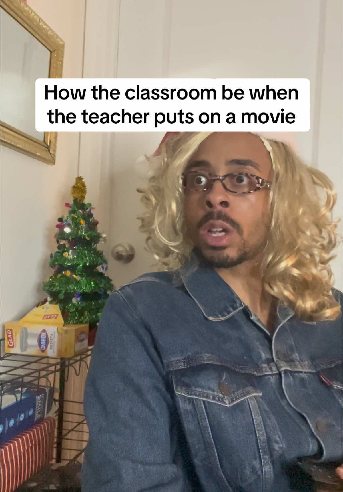 Everybody start doing EVERYTHING else except watching the movie 😭😭😂 #TeachersBeLike #StudentsBeLike #schoolbelike 