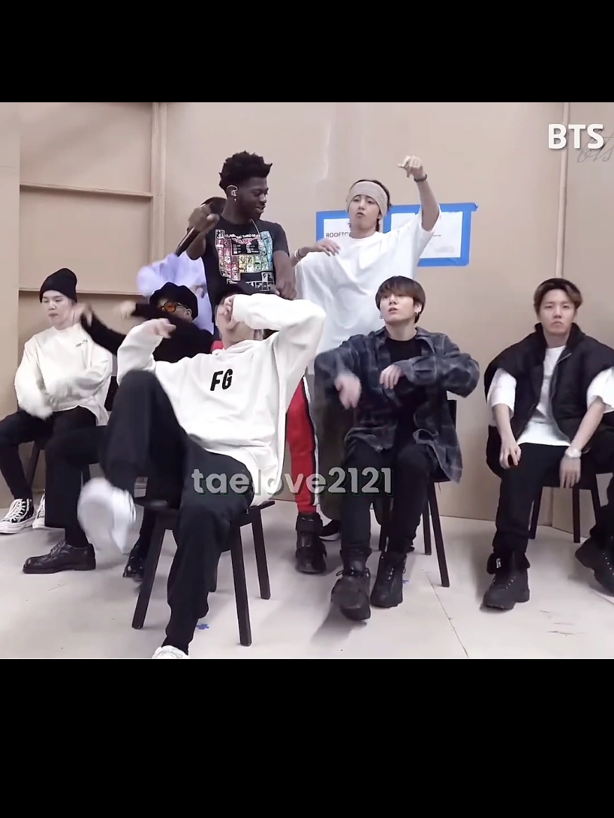 ¿Qué pasó en esta escena?, ¿Lo notaste? 🤭 los amo 💜  #bts #rm #taehyung #jungkook #jimin #jhope #yoongi #jin 