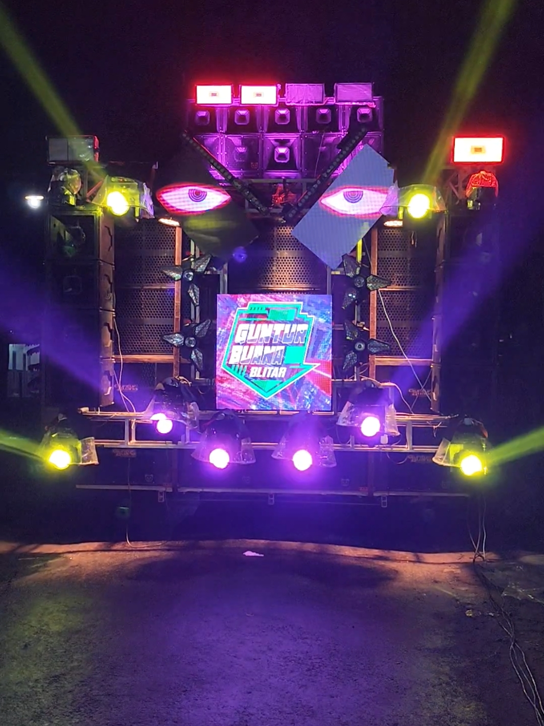 ceksound tipis njebeber karnaval subontoro ponggok Guntur Buana Audio #gunturbuana #gunturbuanasoundsytem #sound #soundviral #karnaval #karnavalsoundsystem #fyp 