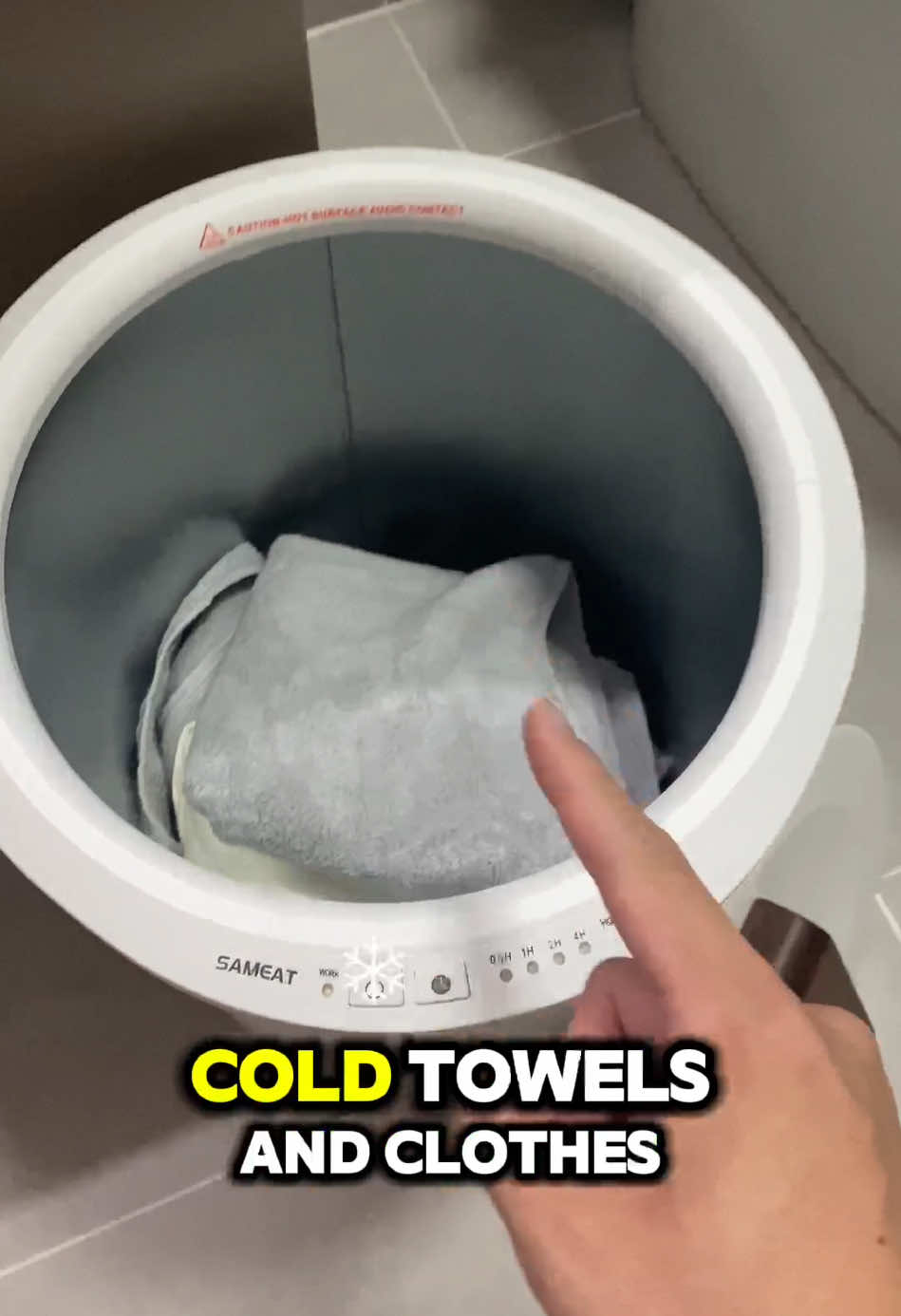 Cold towels? Not anymore!😏🔥#CozyAtHome #WinterEssentials #FamilyComfort #CozyChristmas #WarmGifts #HolidayComfort #GiftOfWarmth #christmaspartyoutfit #tiktokshop #christmas 