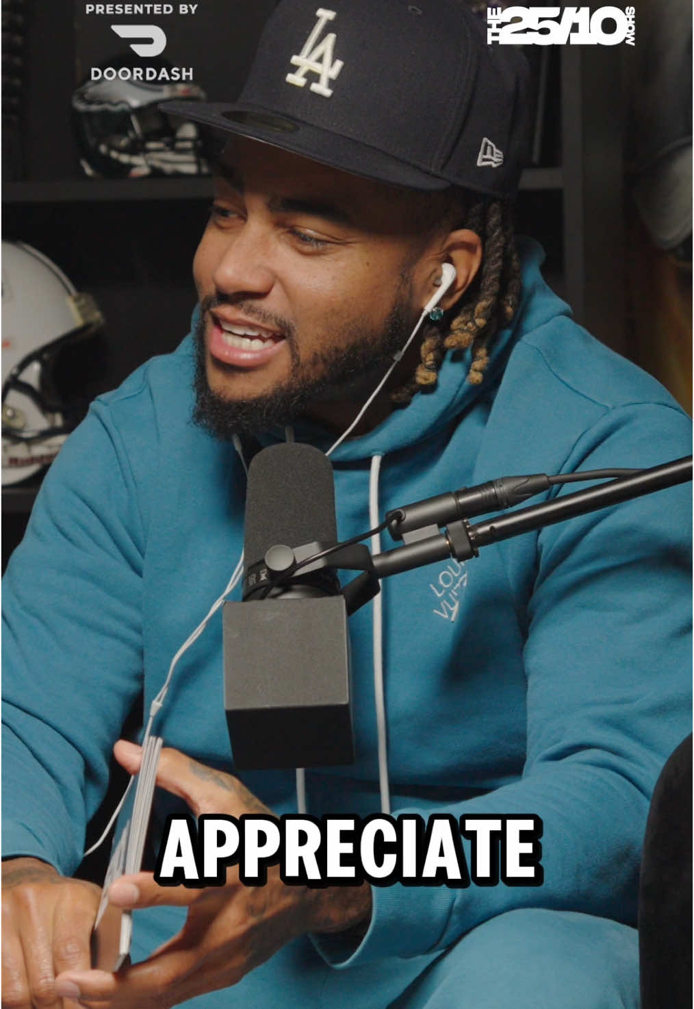 DeSean Jackson thanks Jason Avant for making a huge block that helped secure his historical punt return touchdown. DoorDash Fun fact: No other game has ended with a punt return for a touchdown. 🏈  #DeSeanJackson #FlyEaglesFly #Touchdown #DoorDash #DoorDash_Partner 