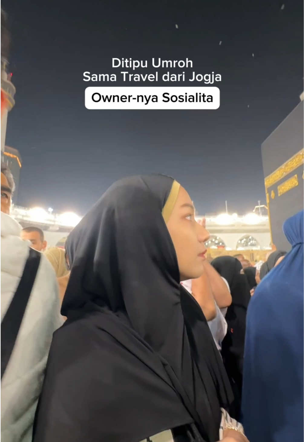 Tahun lalu berangkat pakai travel ini, takjub sama pelayanannya yang bagus banget. Sekarang? Ownernya ngilang, kantornya tutup, dan kejutan umroh buat ortuku…. GAGAL TOTAL 😭