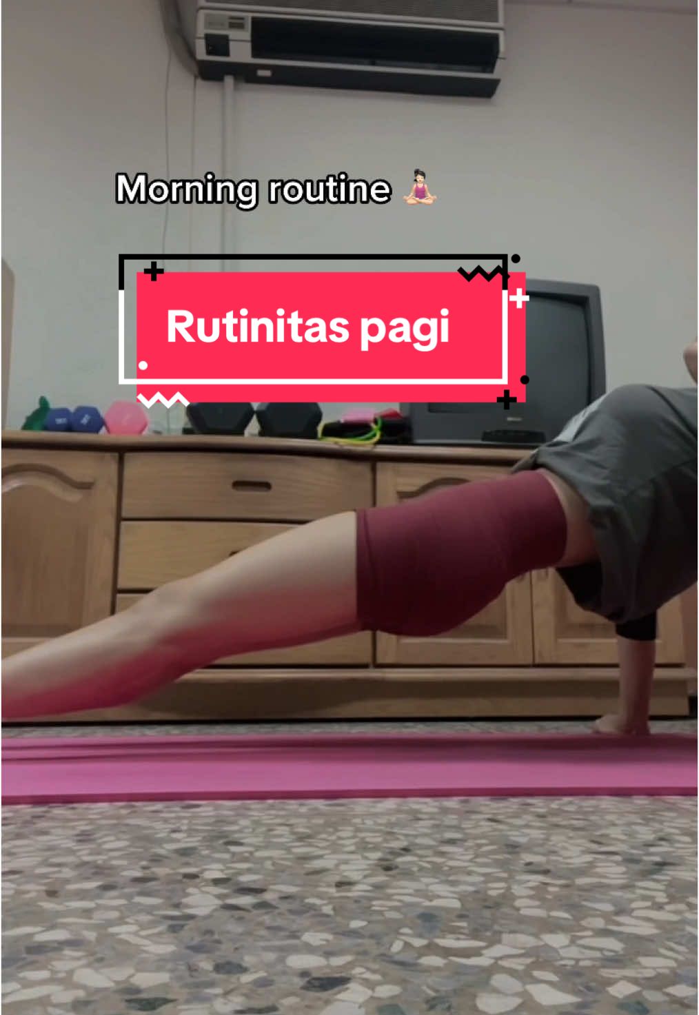 10/15 menit setiap pagi 🖤jgn lupa defkall ya kalo pengen perut kecil 🤸🏻‍♀️❤️‍🔥#workoutroutine  #🖤 #morningroutine 