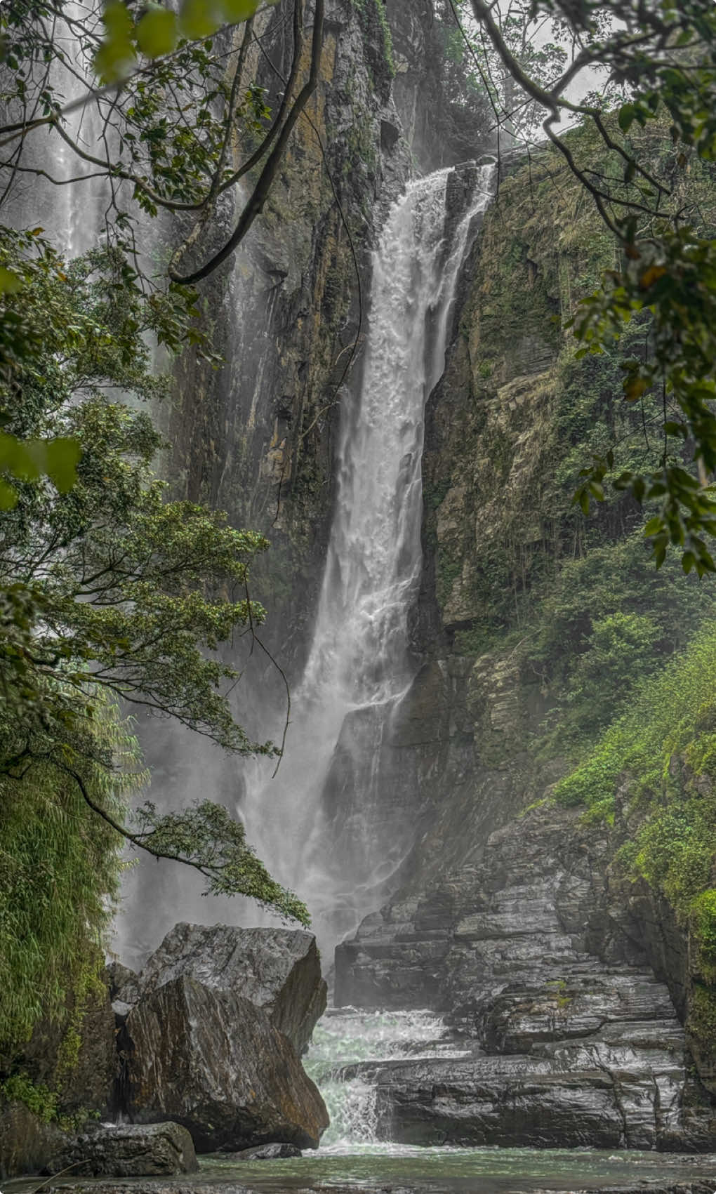 ගොඩක් අය දැක්කට ලගට ගිහින් නෑ නේද ? 😌  #punchimalith #15promax #djiair2s #punafalls #cinematic #dronevideo #nuwaraeliya #waterfalls #travel #fyp #fypシ゚viral #trending 