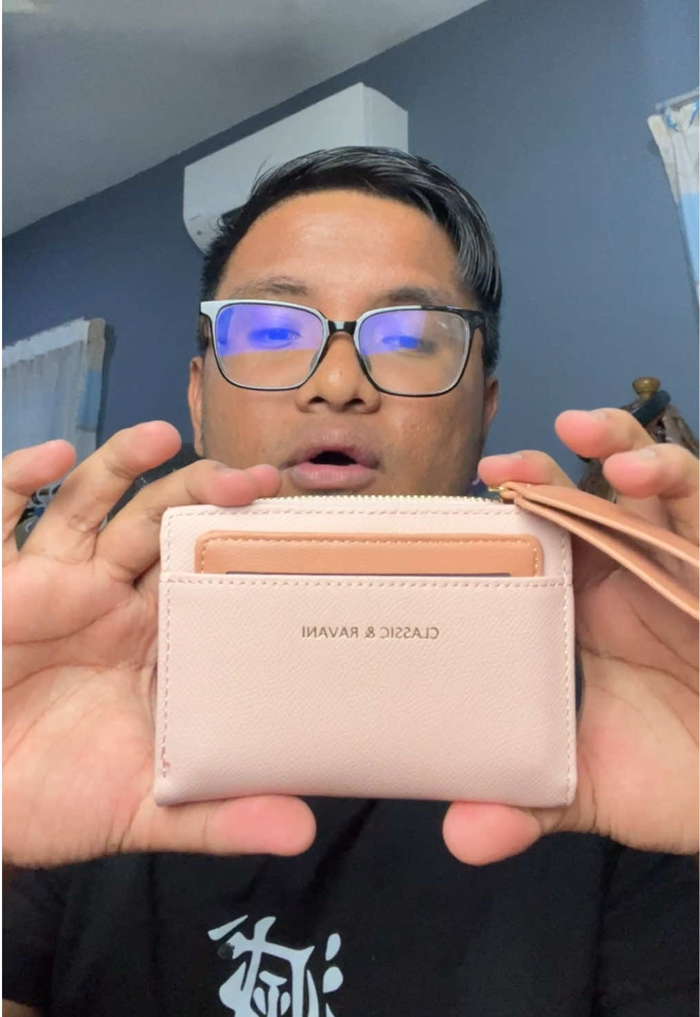 Untuk lelaki korang boleh belikan dompet cute dan murah dekat pasangan korang 