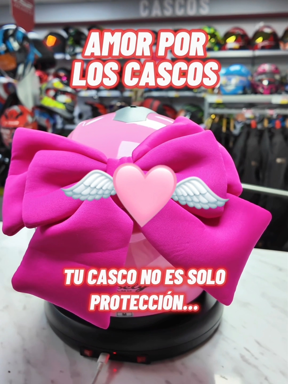 Hermosos cascos y accesorios para chicas 😍  #ofertamotoparts #casco #importador #accesorios #moto #pormayorymenor #lazos #cascosmujer #cascorosa 