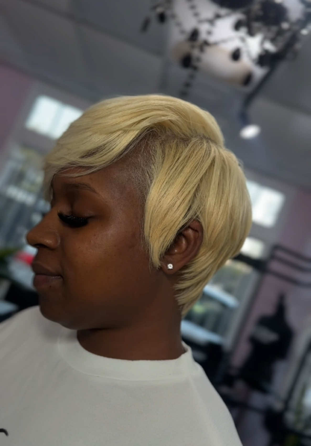 Of course I forget to take a before but you know the vibes🔥 Book your consultation today booking info in bio #brandychenetheblondespecialist #thehoustonblondespecialist houstonshorthair #houstonshorthairstylist #houstonshorthairstyles #houstonpixiecuts #houstonpixiestylist #houstonhaircuts #houstonhaircuts #pixiecutstyle #pixiequeen #shorthairgang #healthyhair #blondehair 