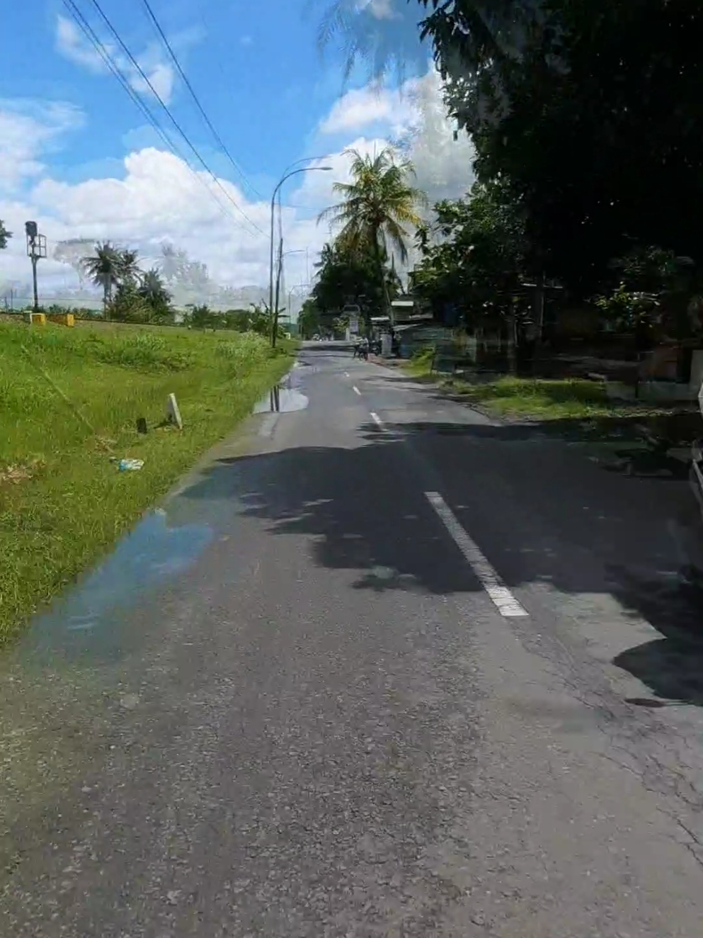 Nang gawok lewat pinggir rel, ati wes cocok wong tuane ora well 😪 *bangjo tambak - gawok #tambak  #gawok  #wates  #kulonprogo  #kulonprogostories  #jalankenangan  #jalandesa  #jalankampung 