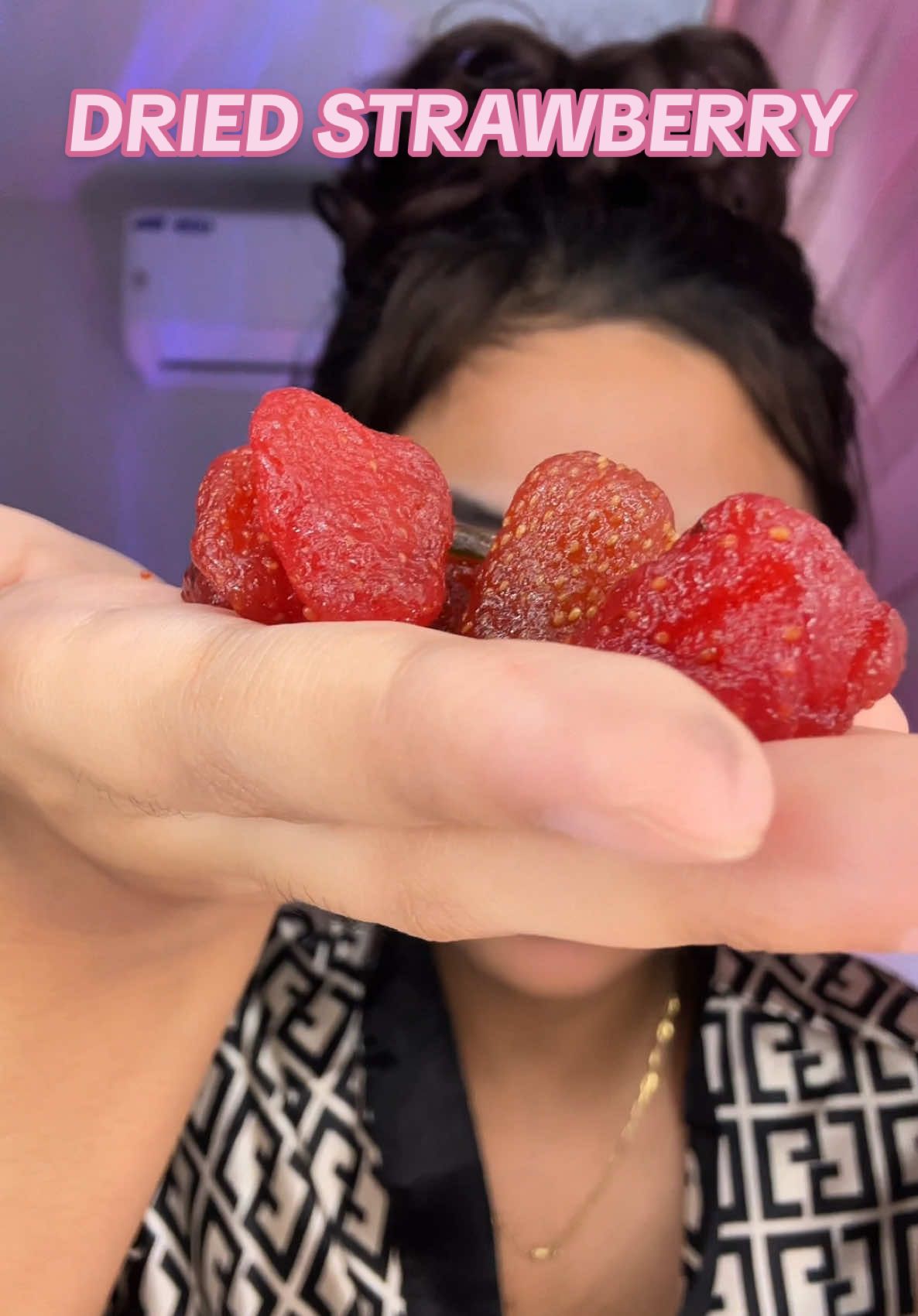 try natin tong dried strawberry na di naman ako yung bumili 😂 #driedatrawberry #nutrifinds #driedfruits #driedstrawberry   #CapCut 