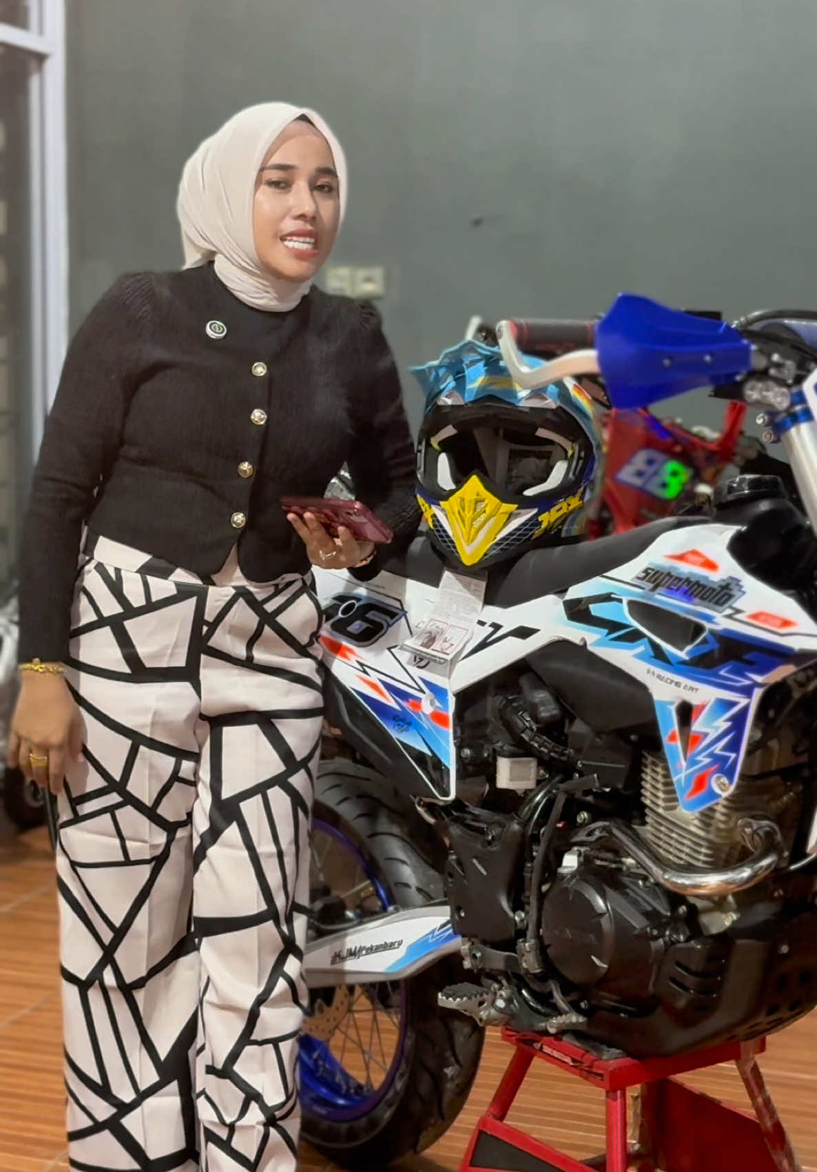 Alhamdulillah sold out🔥🔥#CapCut #fypdong #kjmsupermoto #supermotoindonesia #supermotoindonesia #fypシ゚viral🖤tiktok #mokasmurah #crfganteng #crf150l #crf150supermoto #crf #supermotoganteng #supermototiktok #sold #soldout 