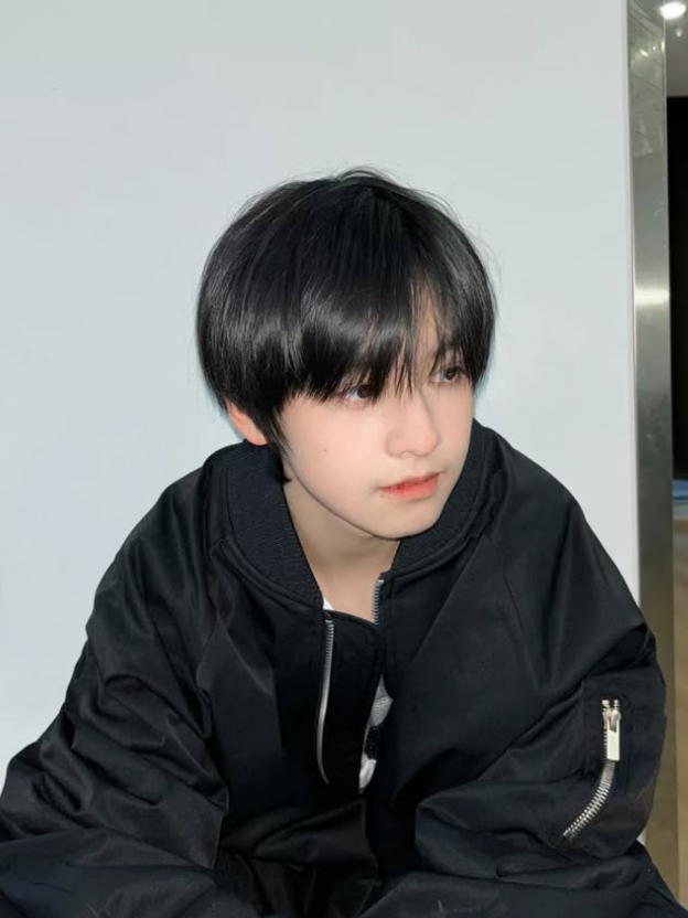 I like him because...                                                                                  #yanghanbo #pov #Love #foryou #tf家庭 #tffamily🇨🇳💫 #chinese #fypシ #trending #fypage #fypシ゚viral🖤tiktok #chineseboy #4upage #yanghanbo #yanghanbo_杨涵博 #yanghanbo🐯🐾 #hamburger 