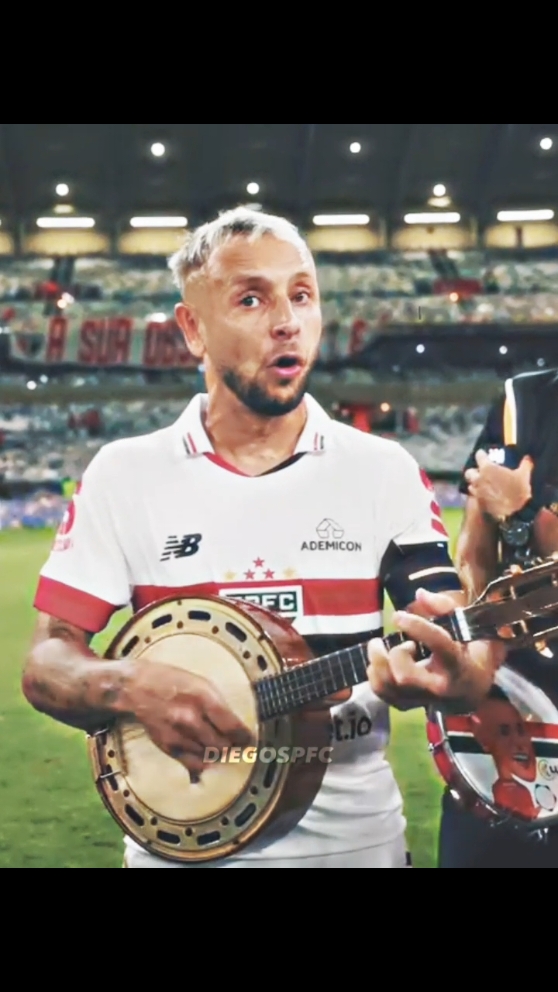 Obrigado Rafinha 🇾🇪🥹 conquistou a copa do brasil, título inédito para o São Paulo e também supercopa, você honrou a camisa, fez gol contra Palmeiras e sua liderança foi essencial para gente, muito Obrigado Rafinha ❤️ que Deus te proteja e abençoe sempre 🙏 agradeço! #saopaulo #saopaulofc #rafinha #aposentadoria #saopaulofutebolclube #viral #edit #spfctv #spfcplay #spfcsempre #explorepage 