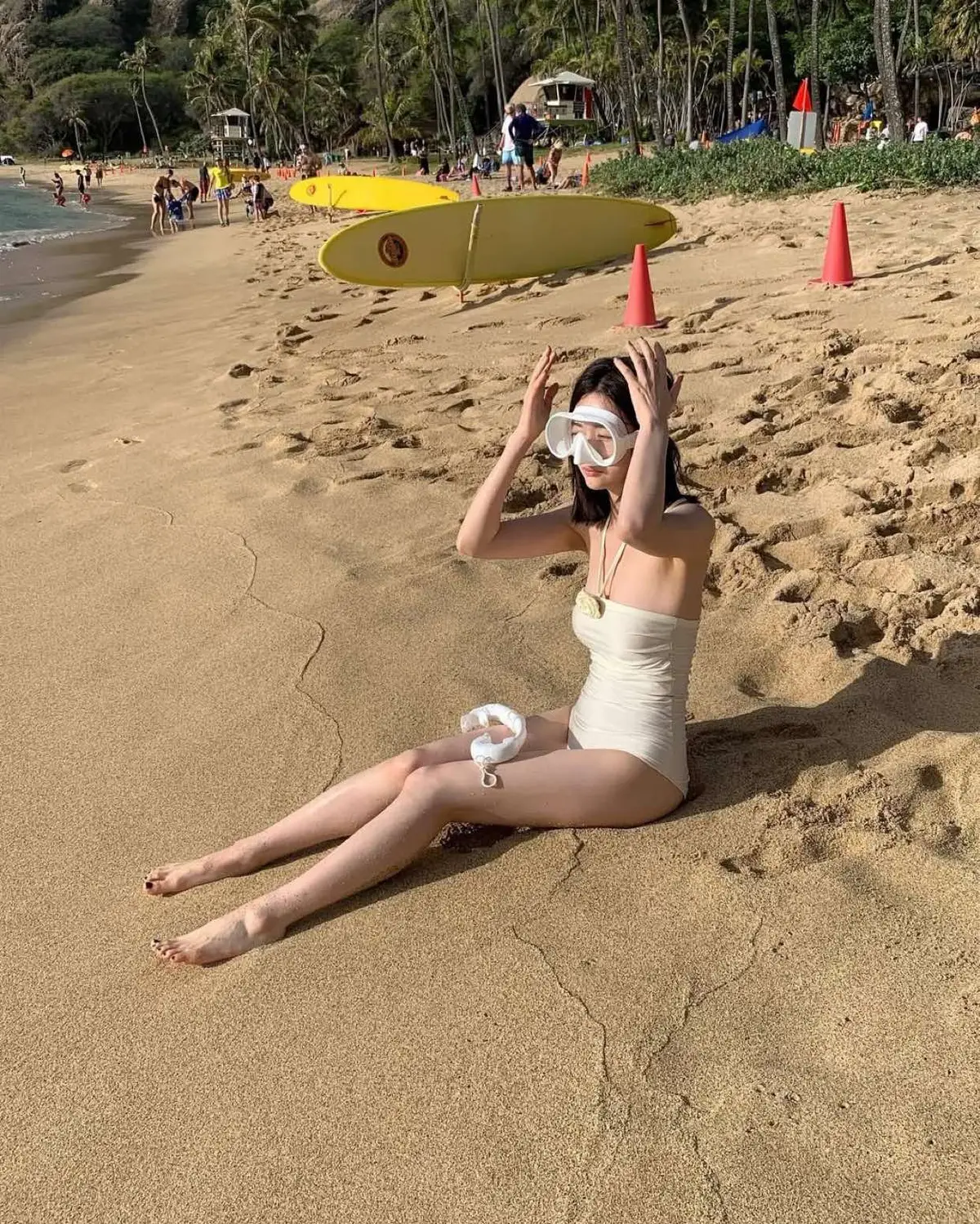 Lướt sóng không khó, lướt qua em mới khó #bikini #swimming #beach 