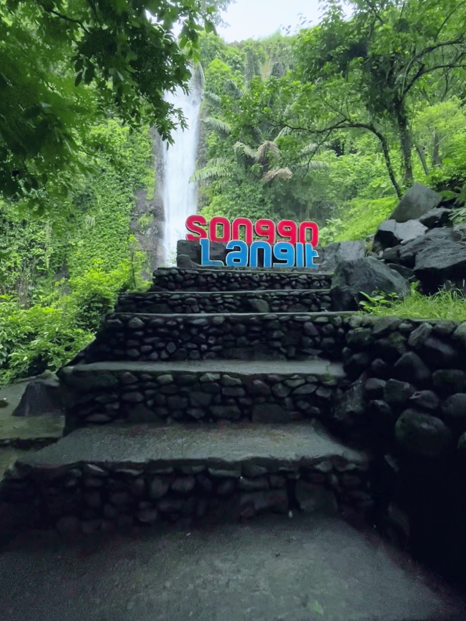 🗣️ : Air terjun di jepara lagi deras