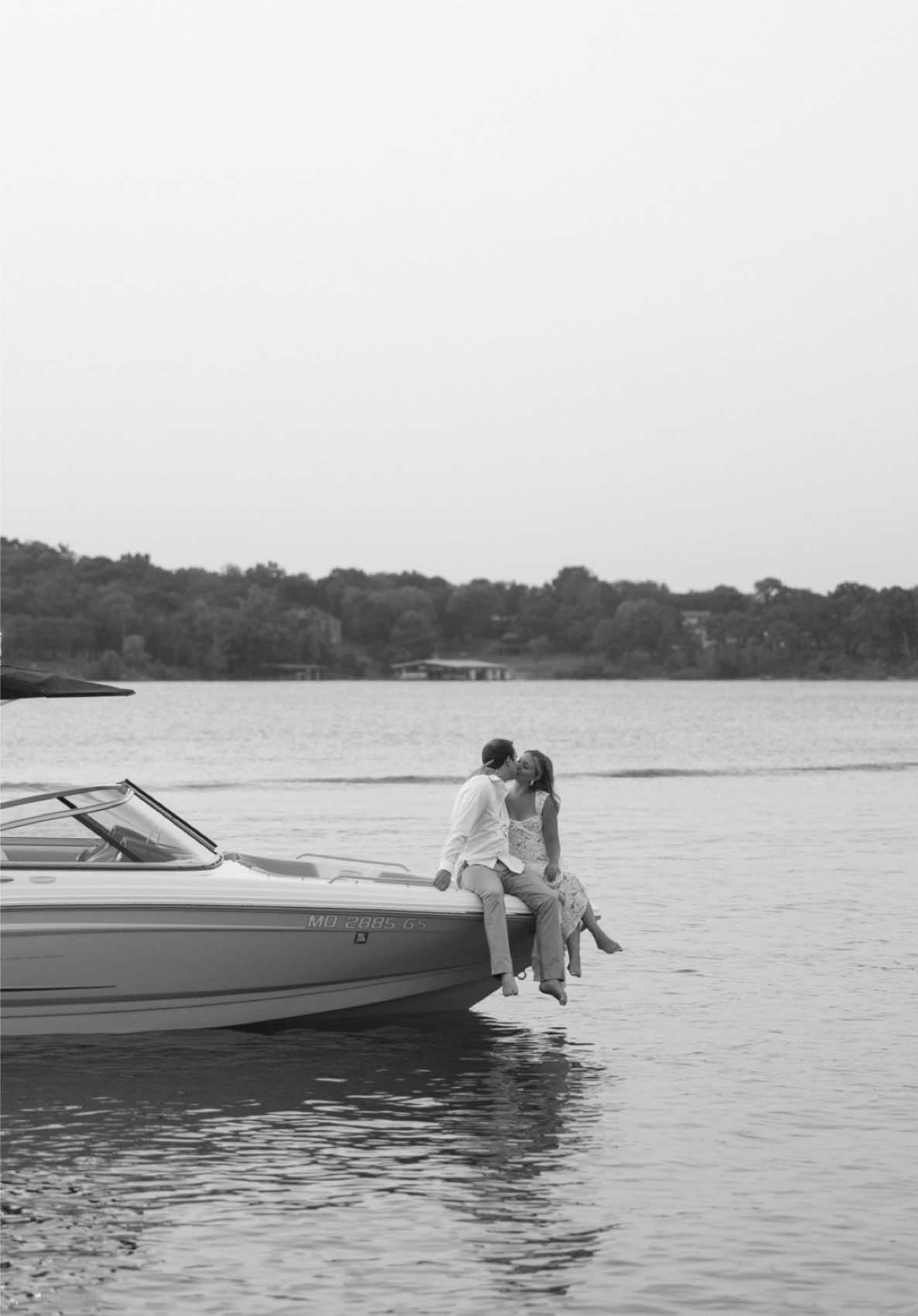 Boat Dock Engagement Session 🤍 #photographer #couplessession #photography #engagementphotos #engagement #weddingphotographers 