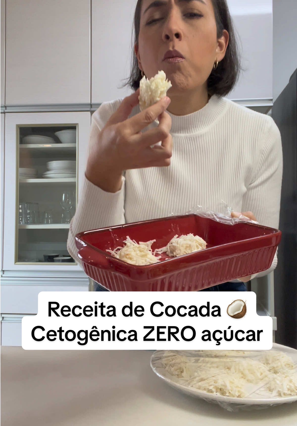 Cocada Cetogênica ZERO açúcar! 🥥Só 3 ingredientes! Salva e envia pra alguém que também não come açúcar! #receitaslowcarb #doceslowcarb #receitalowcarb #receitacetogenica #lowcarb #cetogenica #emagrecimento #docelowcarb #EmagrecimentoLowCarb 