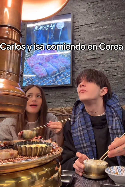 Carlos y isa comiendo en Corea #caslos #humor #carlosalberto #carlos 