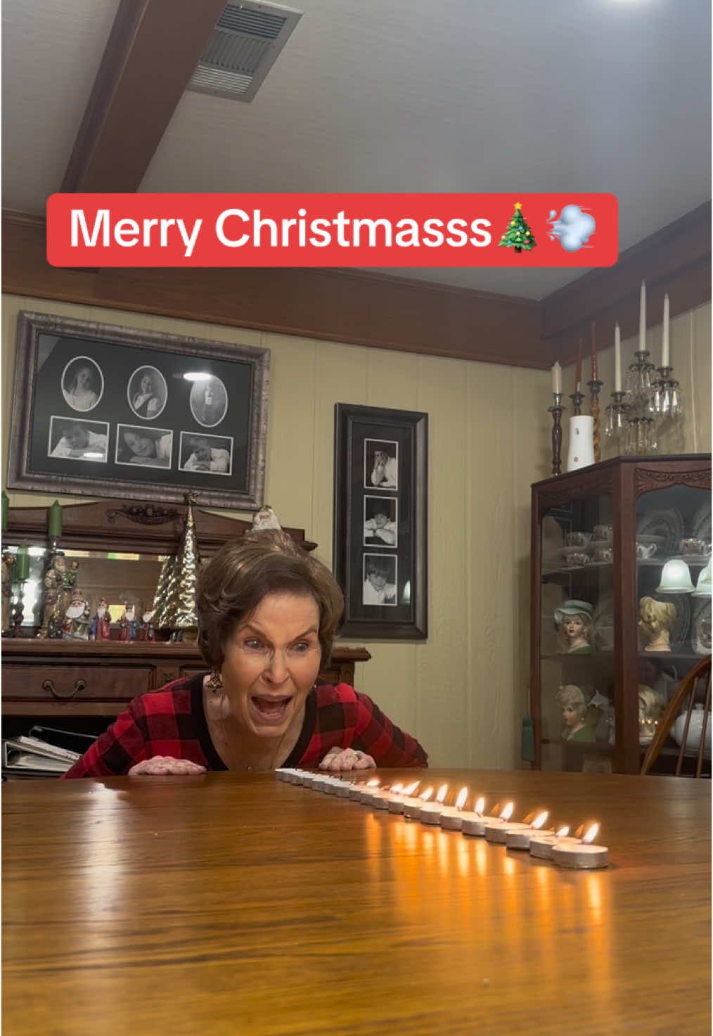 MERRY CHRISTMASSSSS💨😭🎄🎁 #candlechallenge #merrychristmas #candle #holidayseason #christmas #girlsnight #blowout #funnyvideo #fyp #influencer #christmasgiftideas #christmastree 