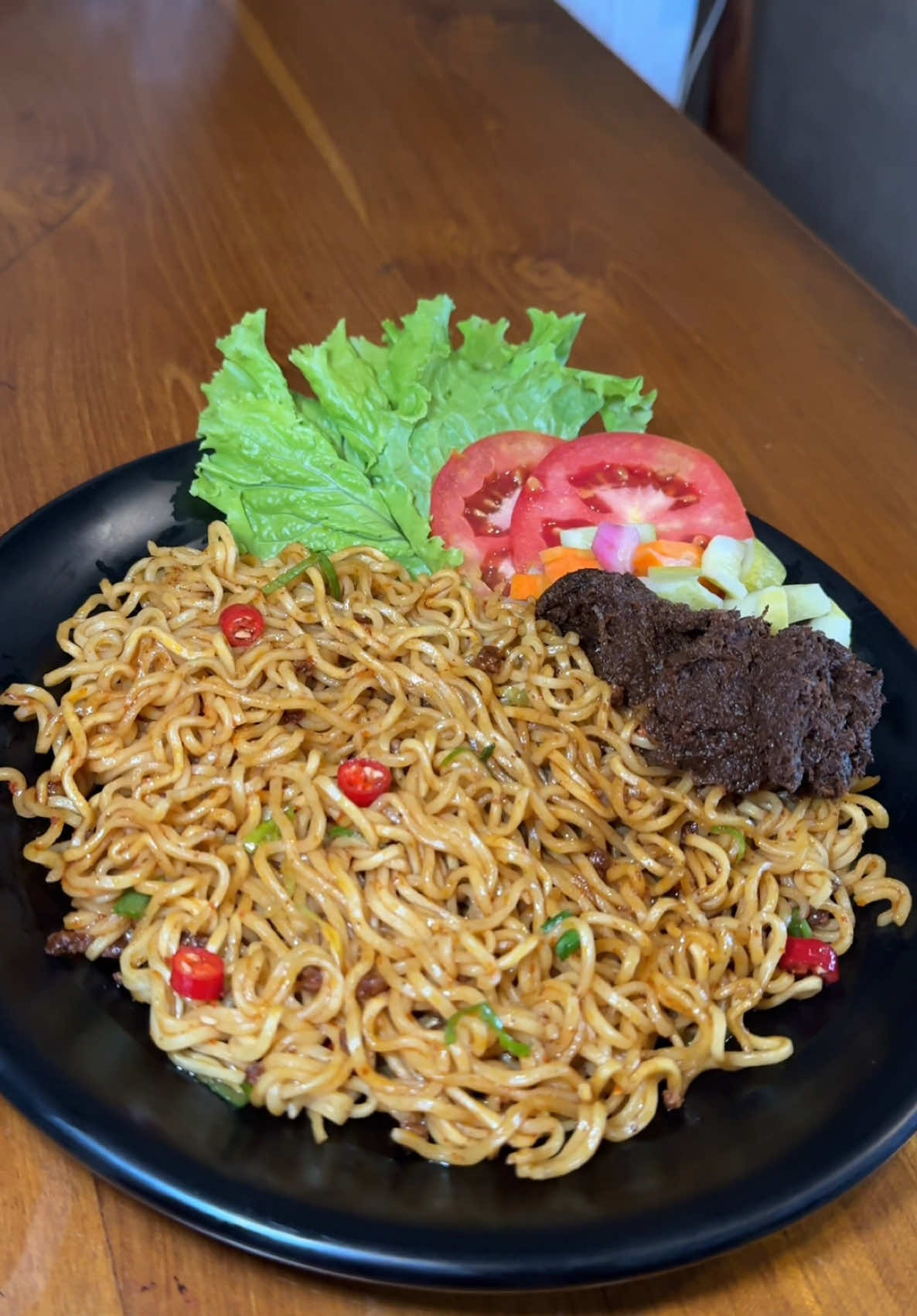 Gini nih kegiatan karyawan Jaksel yang butuh energi jumbo, pastinya dari Indomie Goreng Rendang Jumbo! Jumbo porsinya, Jumbo semangatnya, pas banget deh untuk nemenin aktivitas seharian! @Indomie #IndomieGorengJumbo #JumboPorsinyaJumboSemangatnya #longervideos #indomie #indomiegoreng #serunyakuliner