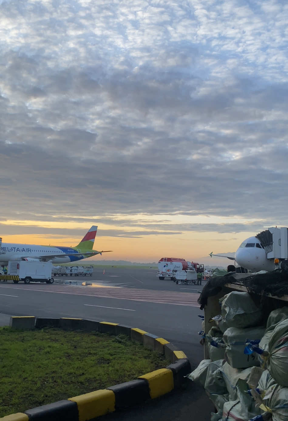 the best job with the best view #aviation #gapuraangkasa #airport #fyp #masukberanda #citilink #sunrise 