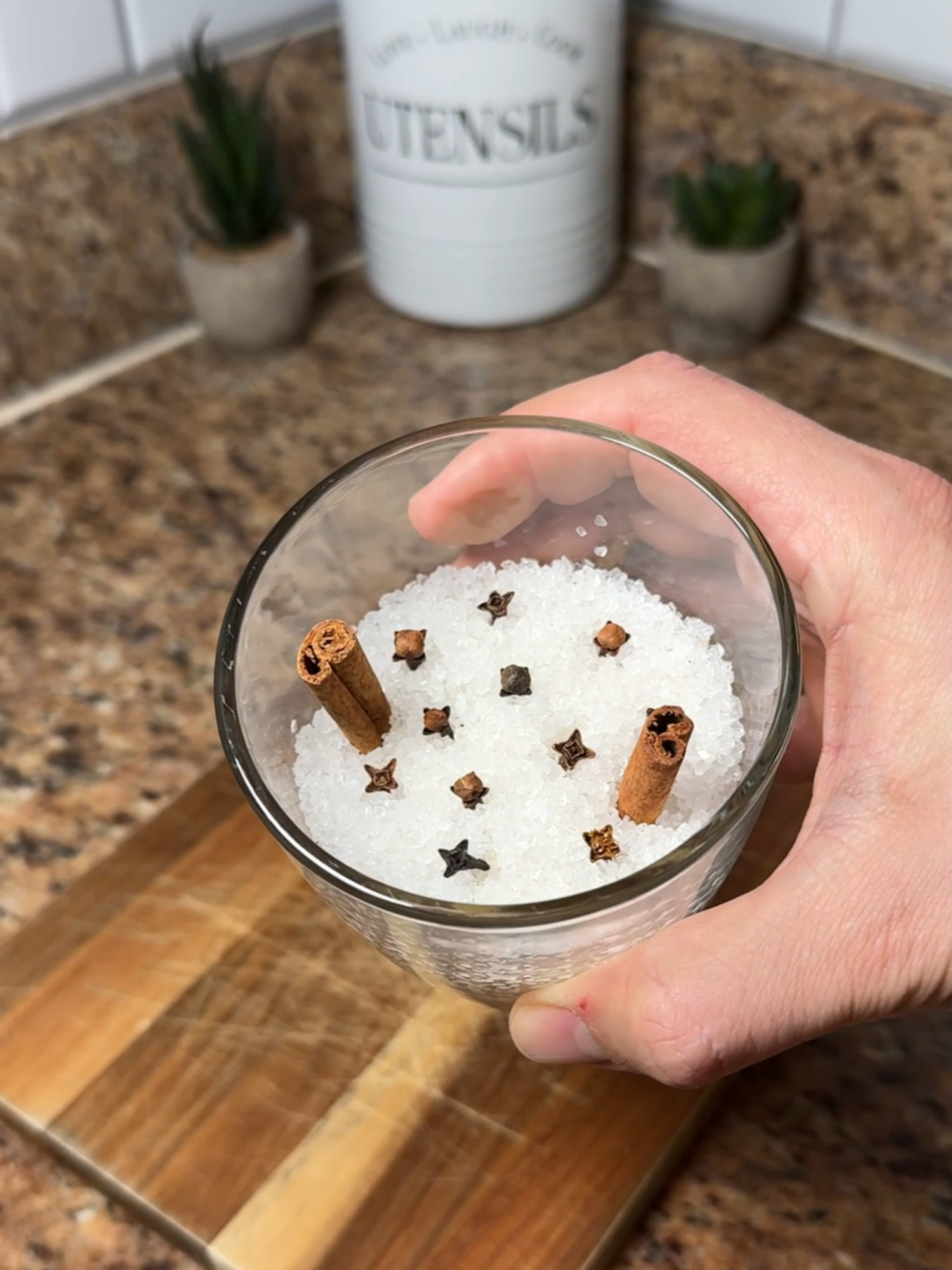 After this, a stinky room will smell incredible! #lifehacks #homehacks #airfreshener