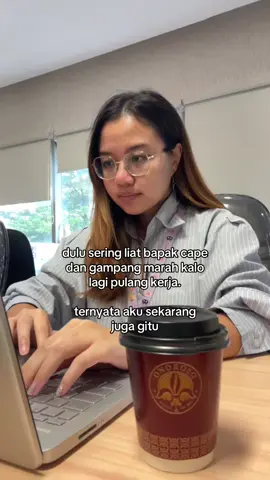Pantes aja.. ternyata kerja tuh cape😭 #officelife #corporatelife #adulting 