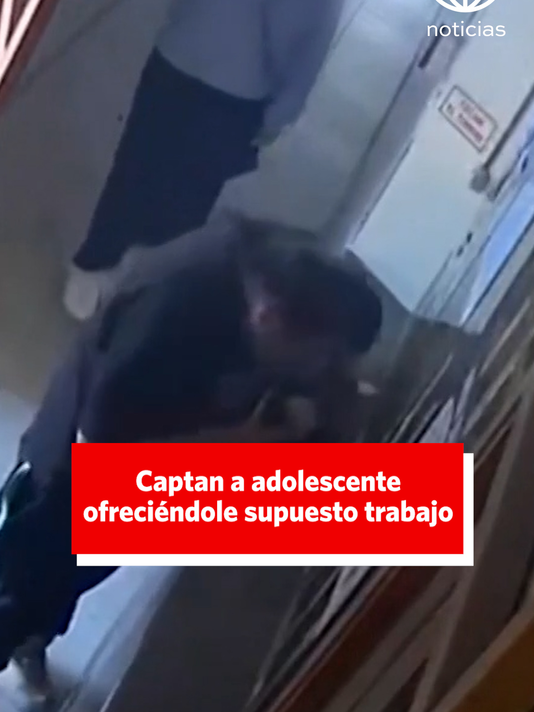 #AméricaNoticias  Una adolescente fue engañada por un hombre que se hizo pasar por mujer para ofrecerle un falso trabajo. Lamentablemente, la menor fue víctima de un grave delito [Suscríbete y mira el noticiero completo en #tvGO] [Link en biografía ↑]