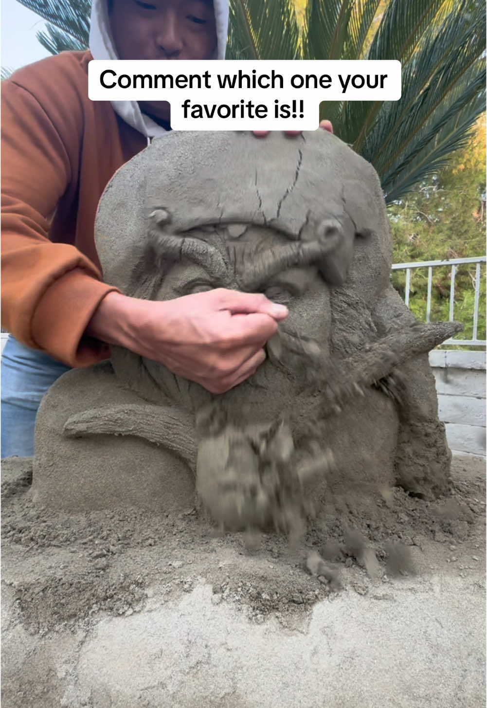 Which grinch so you prefer? Realistic or Cartoon? #sand#sandcastle#sandsculpture#grinch#christmas#holiday#oddlysatisfying#satisfying 