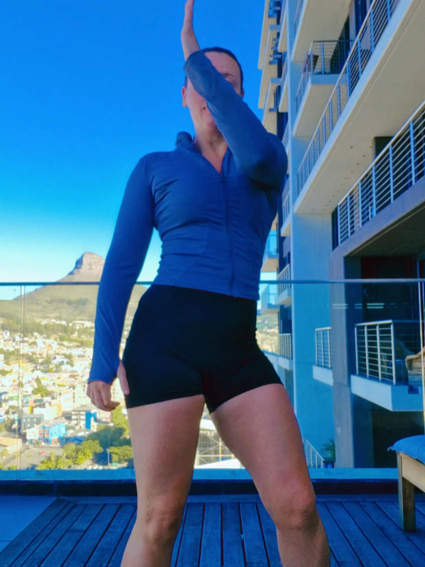 When the background looks like a green screen but it's not. Lions Head in Cape Town 😊 #fitnessmotivation #FitTok #dance #apt #gymgirl #exercise 