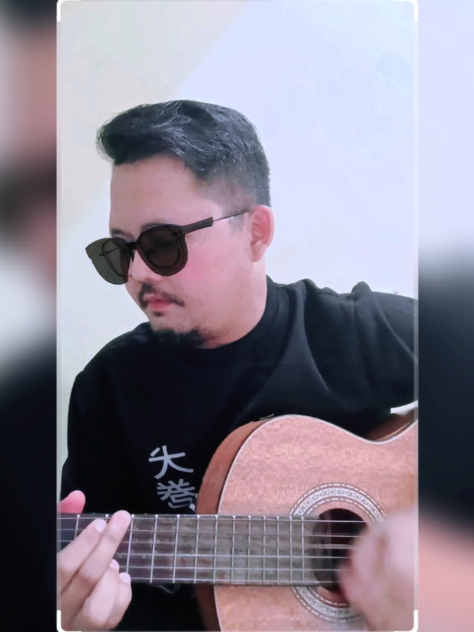 Juicy Luicy - Lampu Kuning (amateur cover) #coversong #coverlagu #juicyluicy #lampukuning #thelantis #bungamaaf #liriklagu #akustikcover #fyp #newyear #trending #viral #uankaisar 