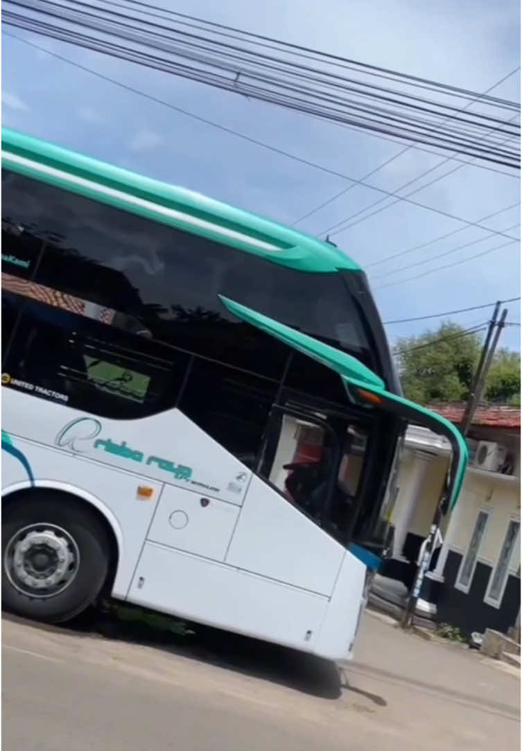 Armada bus pertama untuk berangkat Jamnas di Madiun, Buat armada bus kedua nanti cocoknya bus apa yaa kawan ? 🤭