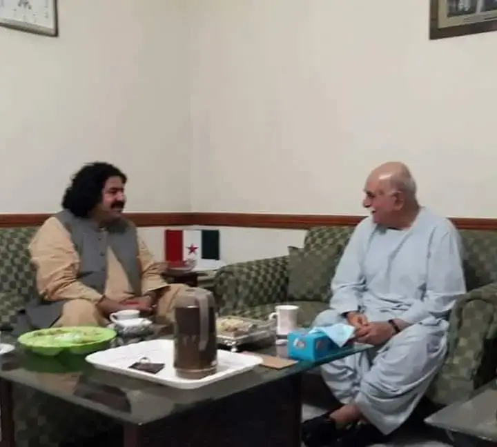 Ali wazir aw Gran mashar Mahmood Khan achakzai ❤️‍🩹#viralvideo #AchakzaiSymbolOfDemocracy #viralvideotiktok #viraltiktok #پشتونخواہ_ملی_عوامی_پارٹی #mahmudkhanachakzai✌️💔 