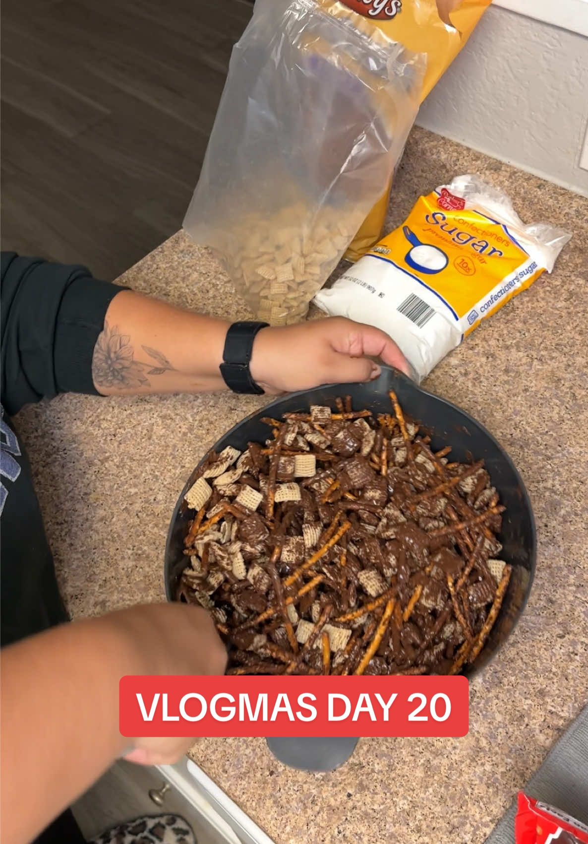 More sweet treats for Vlogmas Day 20!  I swear ill eventually show yall how I made very easy gifts for people 😭 with this & the treats from yesterdays vlog 🥰  #fypシ #fypシ゚viral #latinacreators #comfortcreator #cooking #holidaytiktok #baking #HolidayTreats #Vlogmas #Vlog #comfortvlog #EasyRecipes #reindeerchow 