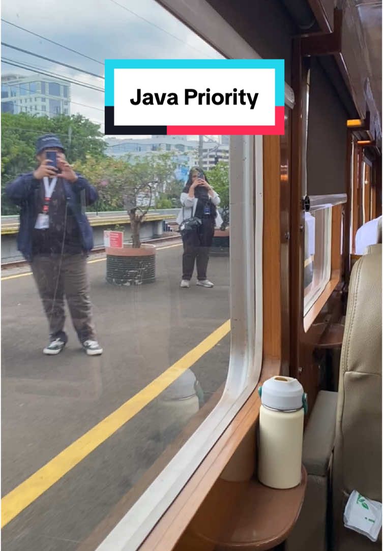 KA Java Priority berangkat Gambir menuju Yogyakarta 😍🥰 #kai121_ #keretaapi #keretaapiindonesia #railfans #yogyakarta #javapriority #imperial 