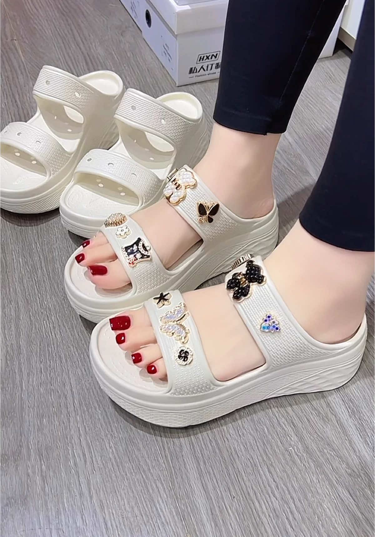 Dép 2 quai đế cao kèm charm xinh nhà #nesty 
