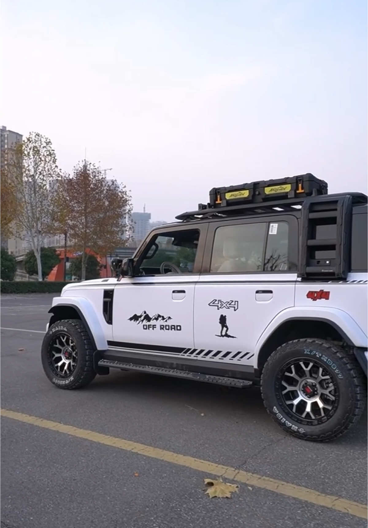 مستقبل القيادة بين يديك! 🚗⚡ تصميم أنيق، أداء قوي، وتكنولوجيا ذكية تجعل كل رحلة تجربة استثنائية. 🌟💡 #iCarV23 #قيادة_ذكية #سيارة_المستقبل #أداء_مبتكر