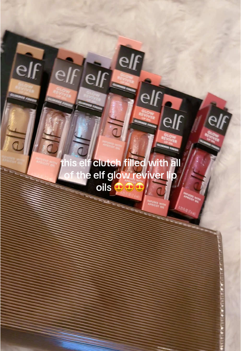 I immediately copped these as soon as i saw this set come out for the holidays 😍😍 #elf #elfcosmetics #elflipoil #elfglimmerlipoil #crystalballer #elfcosmeticslipoil 